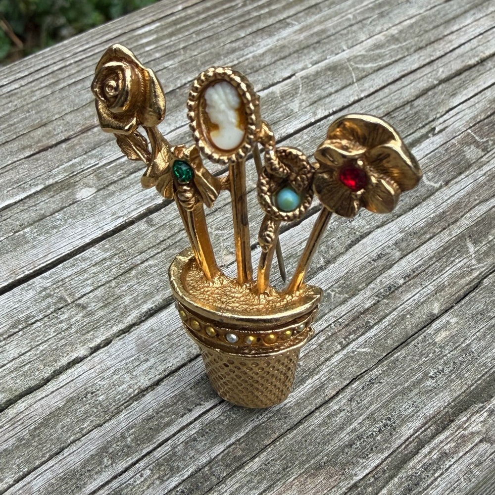 Vintage Gold Tone Thimble Stickpin Brooch Cameo Bee Rose Red Flower Snake